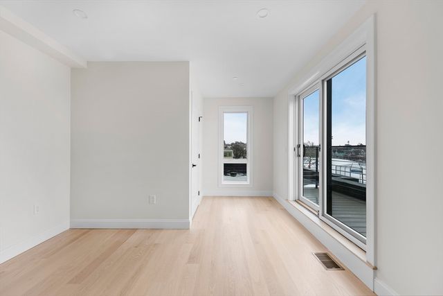 595 Broadway 301, Somerville, MA 02145