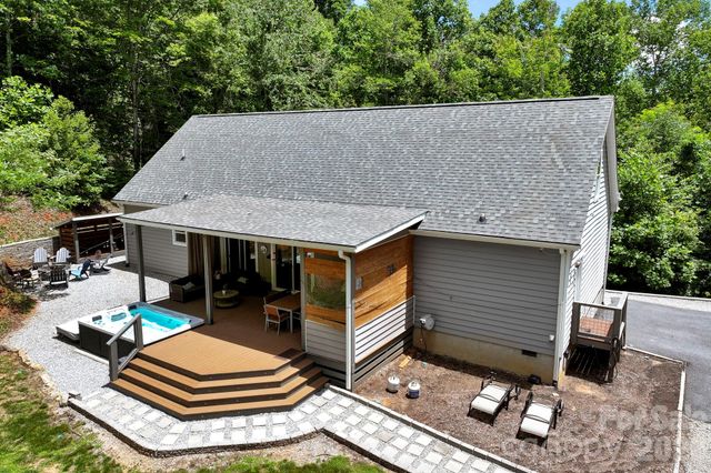 311 Charming Lane, Hendersonville, NC 28792