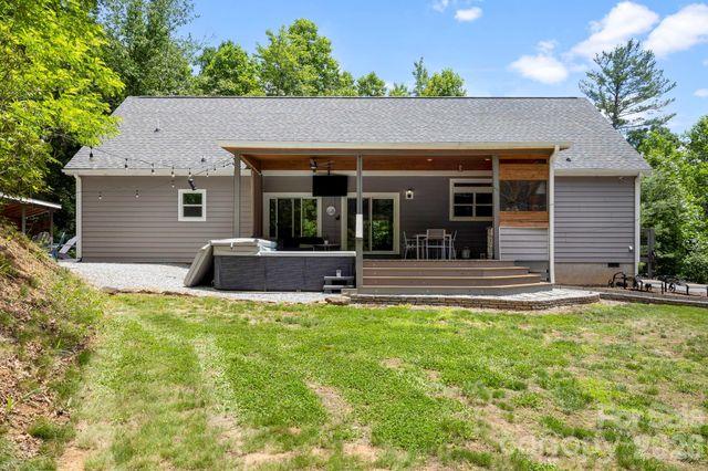 311 Charming Lane, Hendersonville, NC 28792