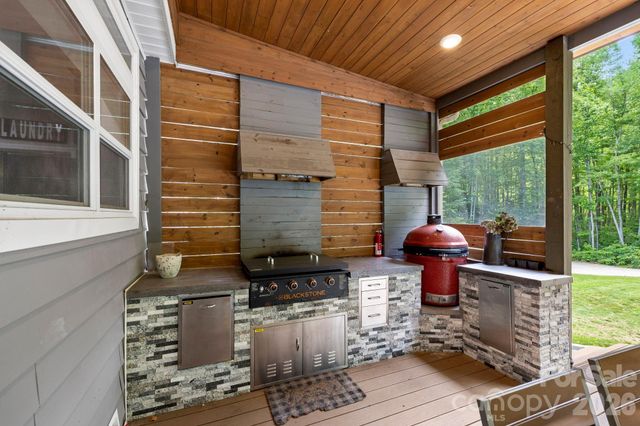 311 Charming Lane, Hendersonville, NC 28792
