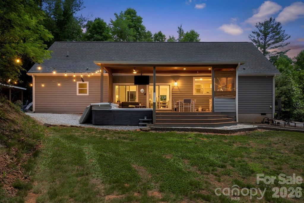 311 Charming Lane, Hendersonville, NC 28792