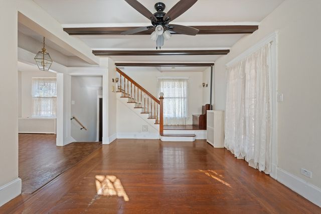 15 Chapman Ave, Holyoke, MA 01040