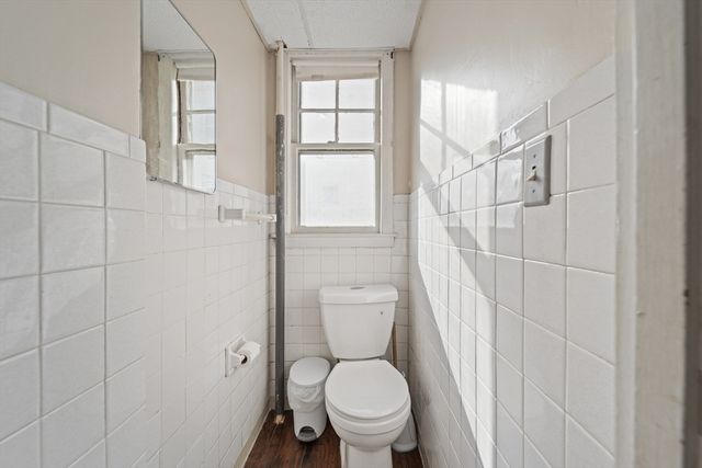 15 Chapman Ave, Holyoke, MA 01040