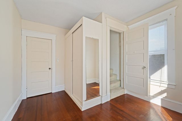 15 Chapman Ave, Holyoke, MA 01040