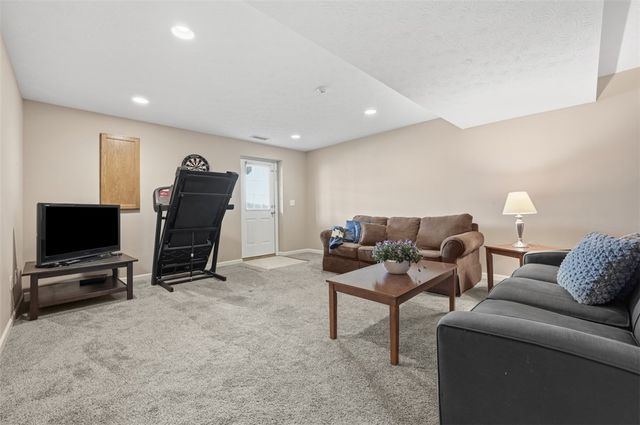 184 Southern Valley, Adams Twp, PA 16046