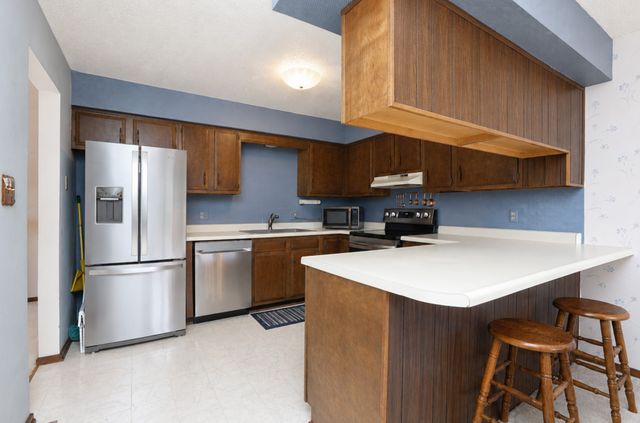 124 E Hughes Circle, Des Moines, IA 50315