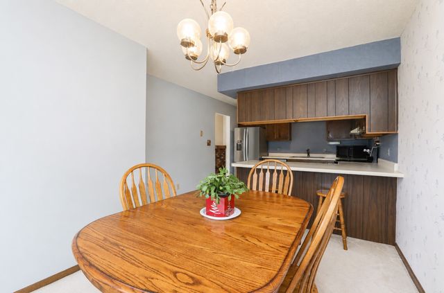 124 E Hughes Circle, Des Moines, IA 50315