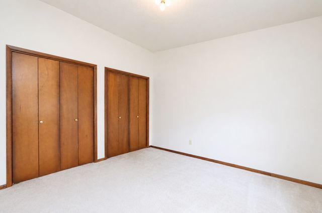124 E Hughes Circle, Des Moines, IA 50315