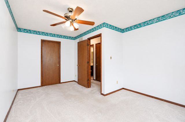124 E Hughes Circle, Des Moines, IA 50315