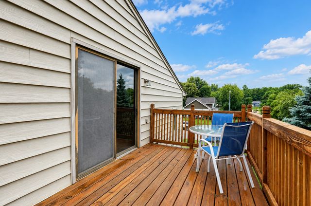 124 E Hughes Circle, Des Moines, IA 50315