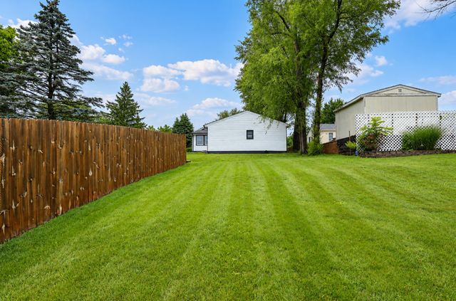 124 E Hughes Circle, Des Moines, IA 50315
