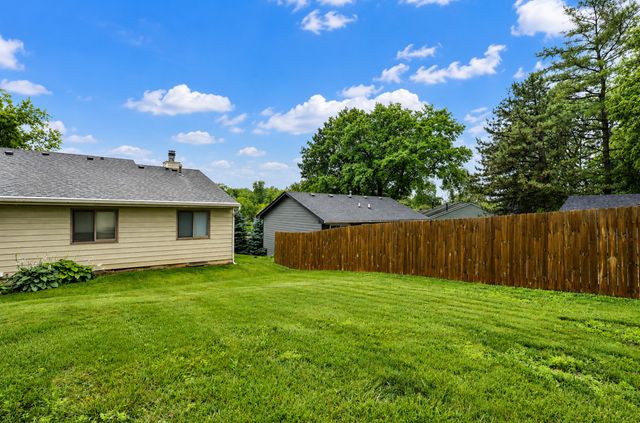 124 E Hughes Circle, Des Moines, IA 50315