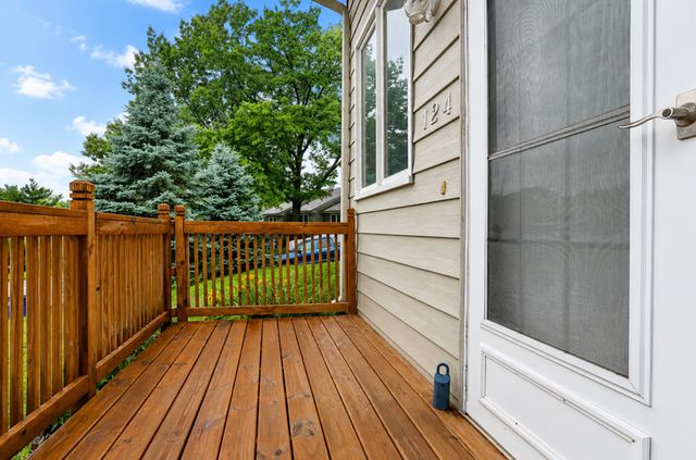 124 E Hughes Circle, Des Moines, IA 50315