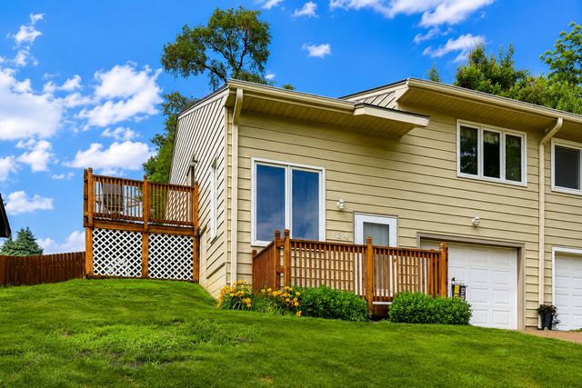124 E Hughes Circle, Des Moines, IA 50315