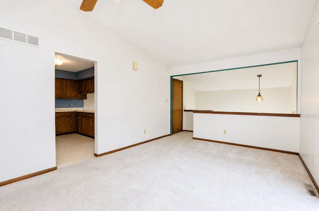 124 E Hughes Circle, Des Moines, IA 50315
