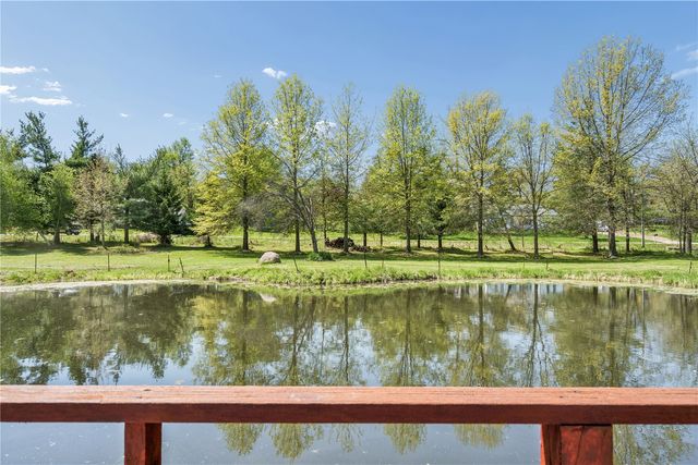 4902 Broadway Dr SE, Cedar Rapids, IA 52403