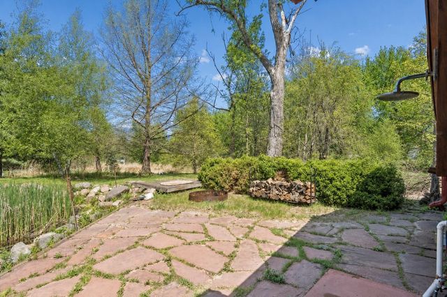 4902 Broadway Dr SE, Cedar Rapids, IA 52403