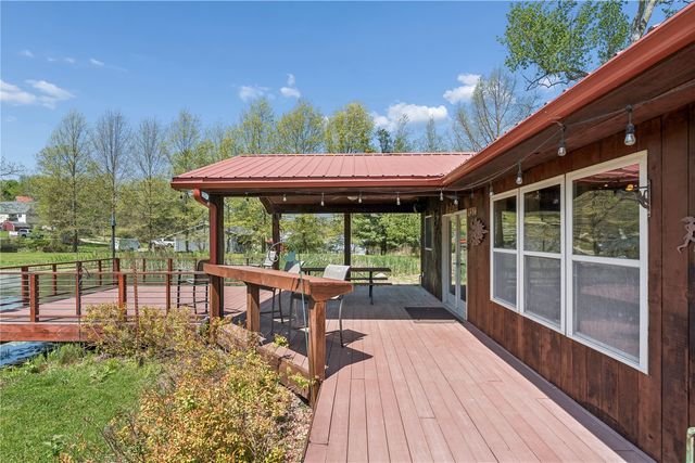 4902 Broadway Dr SE, Cedar Rapids, IA 52403