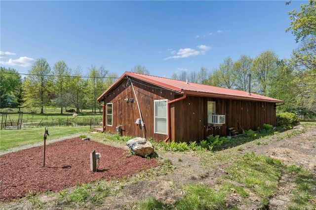 4902 Broadway Dr SE, Cedar Rapids, IA 52403
