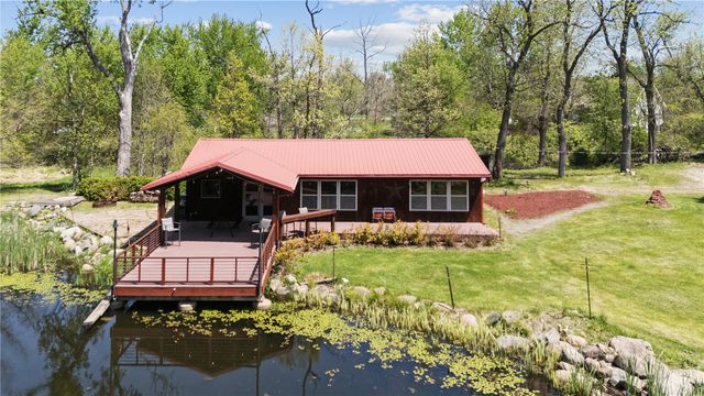 4902 Broadway Dr SE, Cedar Rapids, IA 52403