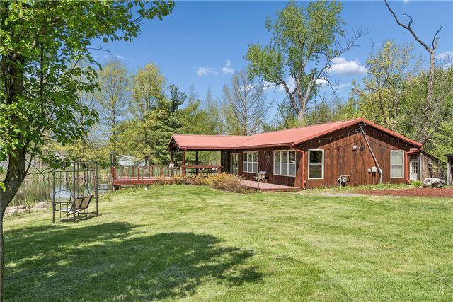 4902 Broadway Dr SE, Cedar Rapids, IA 52403