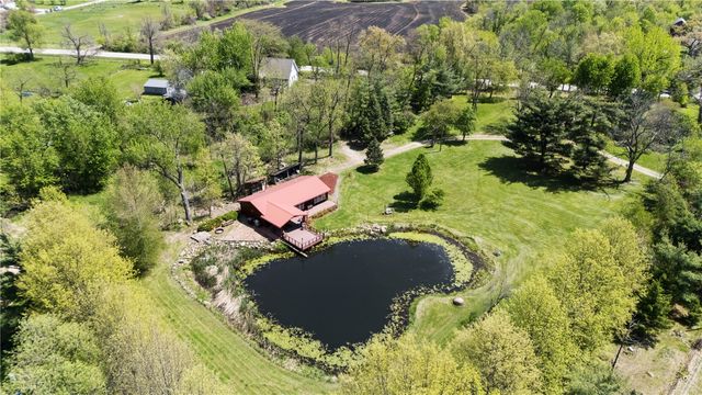 4902 Broadway Dr SE, Cedar Rapids, IA 52403