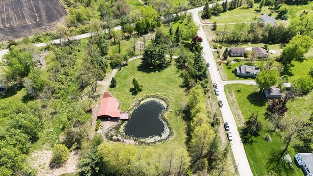 4902 Broadway Dr SE, Cedar Rapids, IA 52403