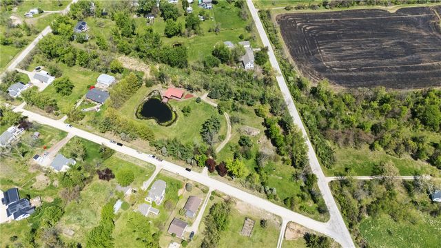 4902 Broadway Dr SE, Cedar Rapids, IA 52403