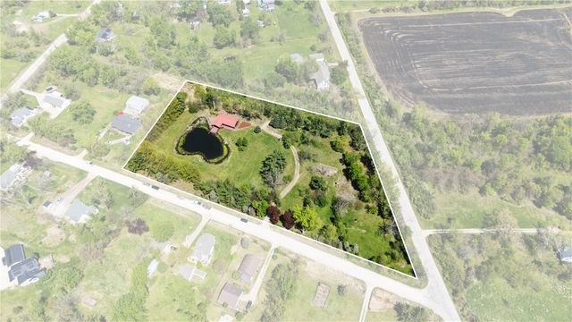 4902 Broadway Dr SE, Cedar Rapids, IA 52403