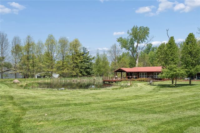 4902 Broadway Dr SE, Cedar Rapids, IA 52403