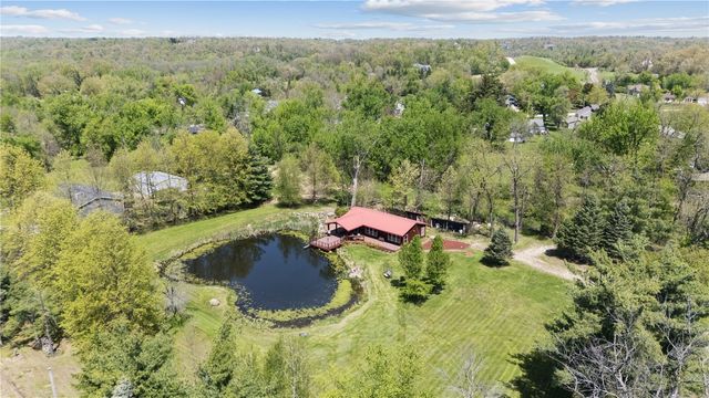 4902 Broadway Dr SE, Cedar Rapids, IA 52403