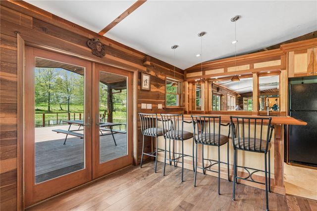 4902 Broadway Dr SE, Cedar Rapids, IA 52403