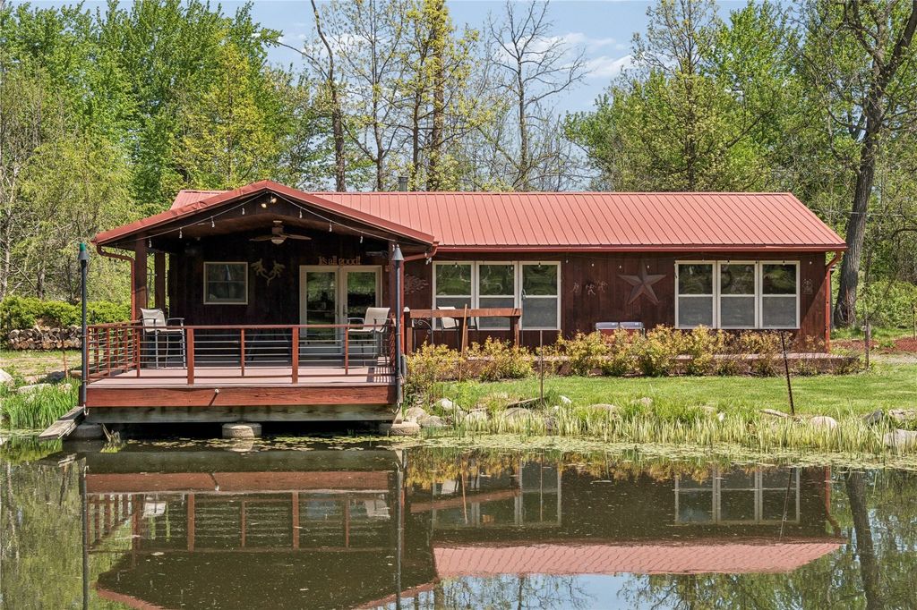 4902 Broadway Dr SE, Cedar Rapids, IA 52403