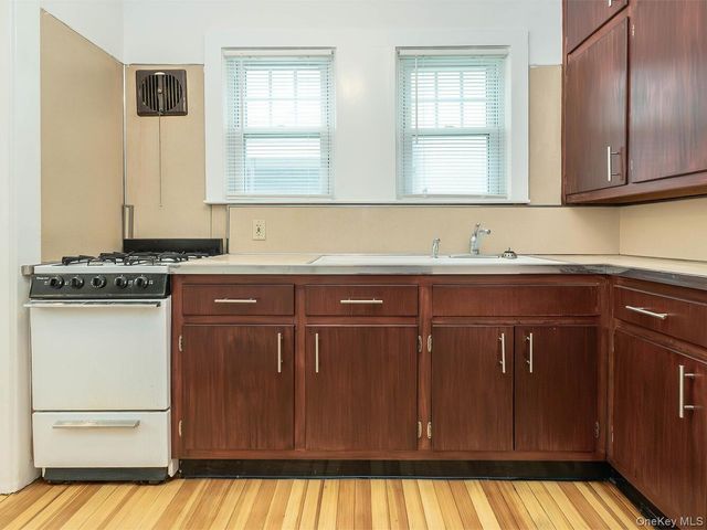 70 Central Avenue 1st Floor, Sea Cliff, NY 11579