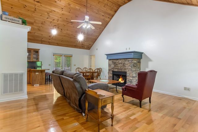 1514 Villa Drive, Ellijay, GA 30504