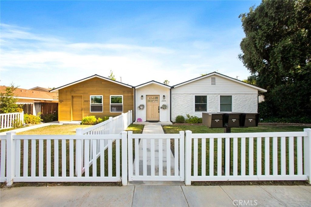 23046 W Saticoy Street, West Hills, CA 91304 — photo 2