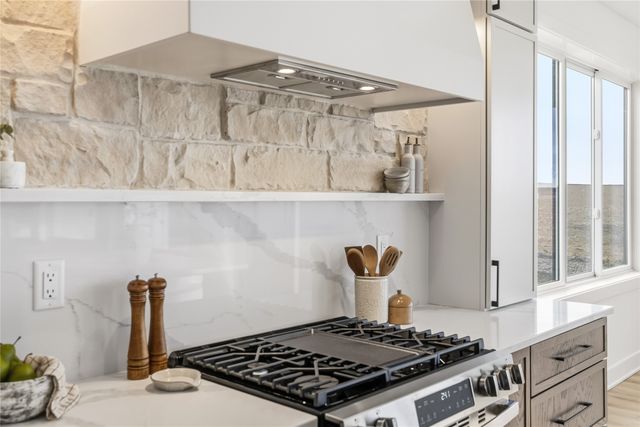 3034 NW Beechwood Drive, Grimes, IA 50111