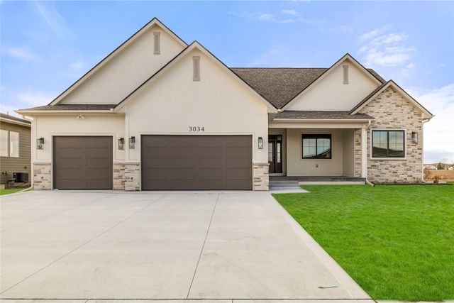 3034 NW Beechwood Drive, Grimes, IA 50111