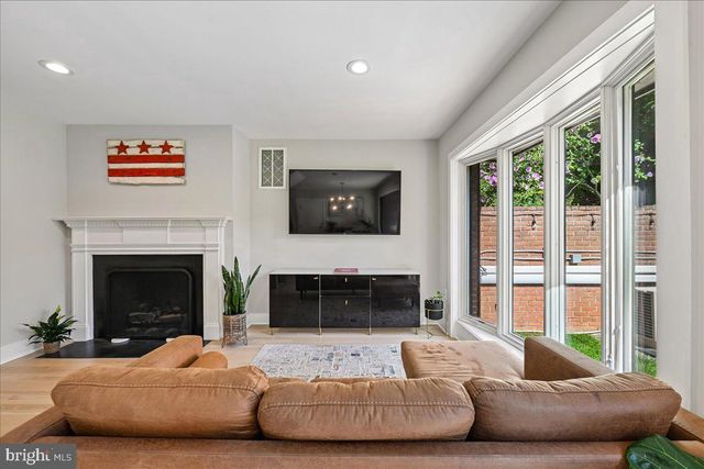 655 E ST SE, Washington, DC 20003