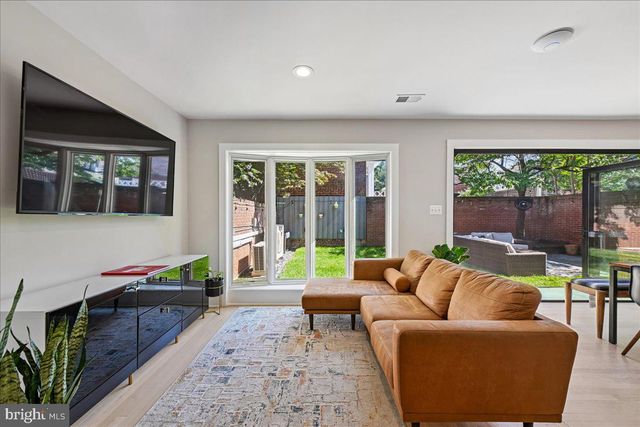 655 E ST SE, Washington, DC 20003