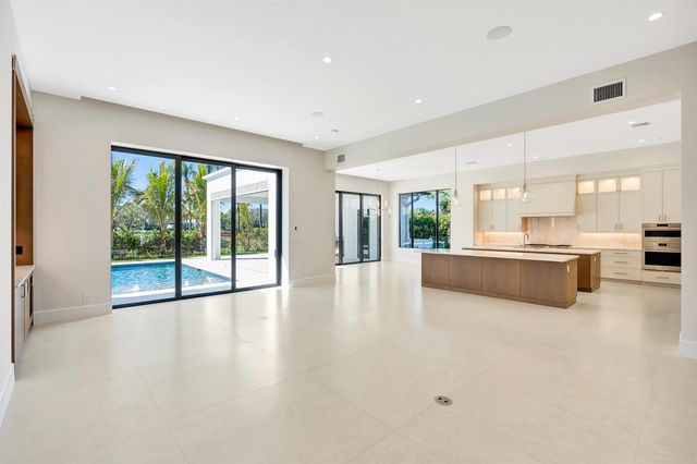 112 Regatta Drive, Jupiter, FL 33477