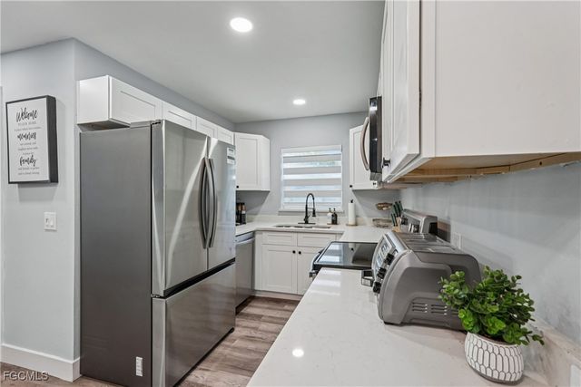 92 Oak ST, North Fort Myers, FL 33903