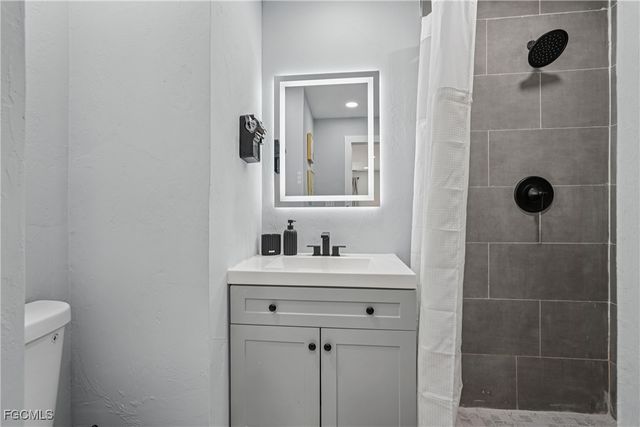 92 Oak ST, North Fort Myers, FL 33903