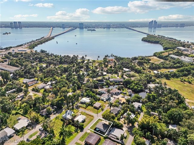 92 Oak ST, North Fort Myers, FL 33903