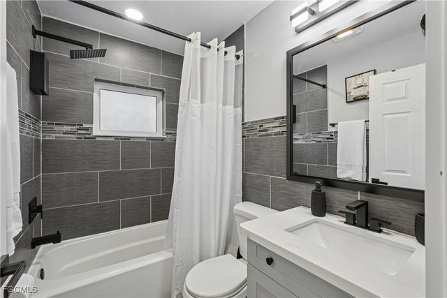 92 Oak ST, North Fort Myers, FL 33903