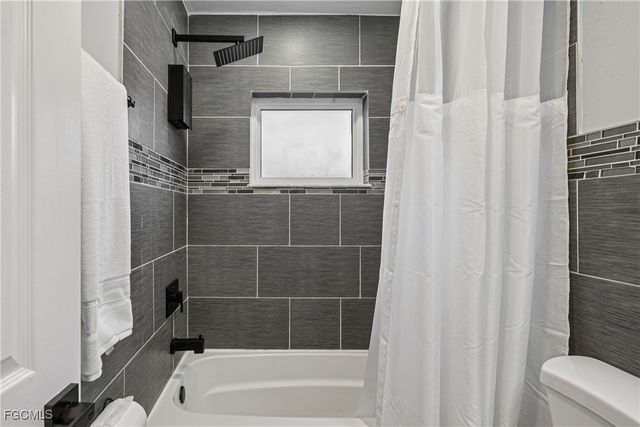 92 Oak ST, North Fort Myers, FL 33903