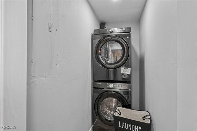 92 Oak ST, North Fort Myers, FL 33903