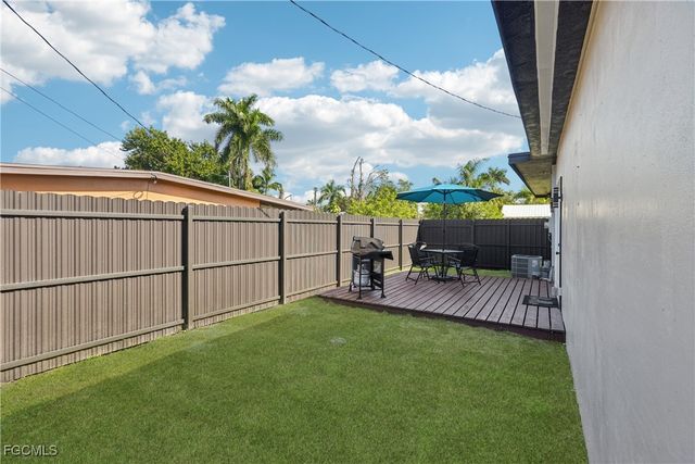 92 Oak ST, North Fort Myers, FL 33903