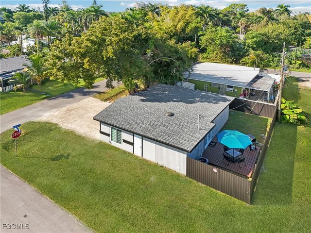 92 Oak ST, North Fort Myers, FL 33903