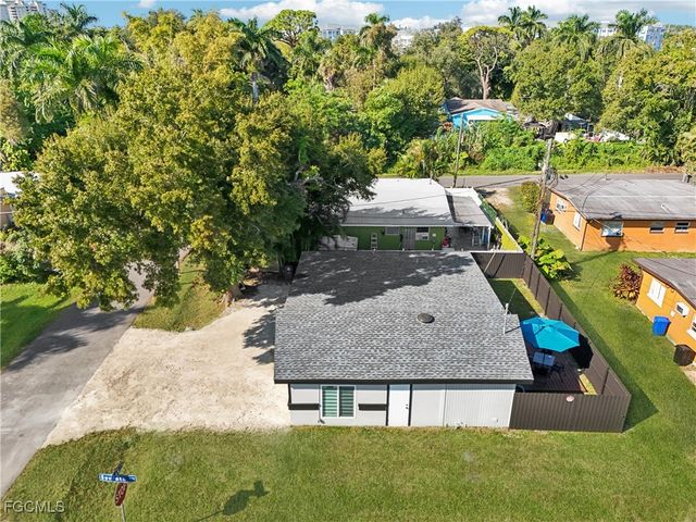 92 Oak ST, North Fort Myers, FL 33903